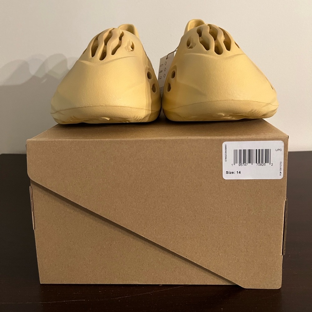 Adidas Yeezy Foam Runner RNNR Desert Sand GV6843 - Size 14 Mens/15 Women’s $200